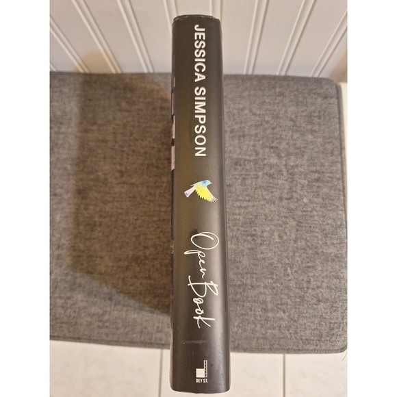 Open Book by Jessica Simpson Hardcover book - Picture 3 of 3